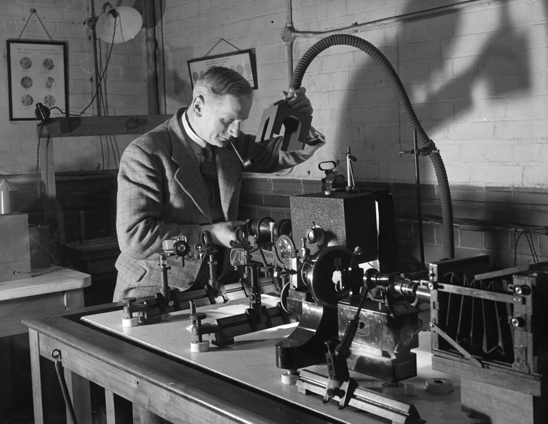 Illustration for article titled Incredible Pictures of Early Science Labs